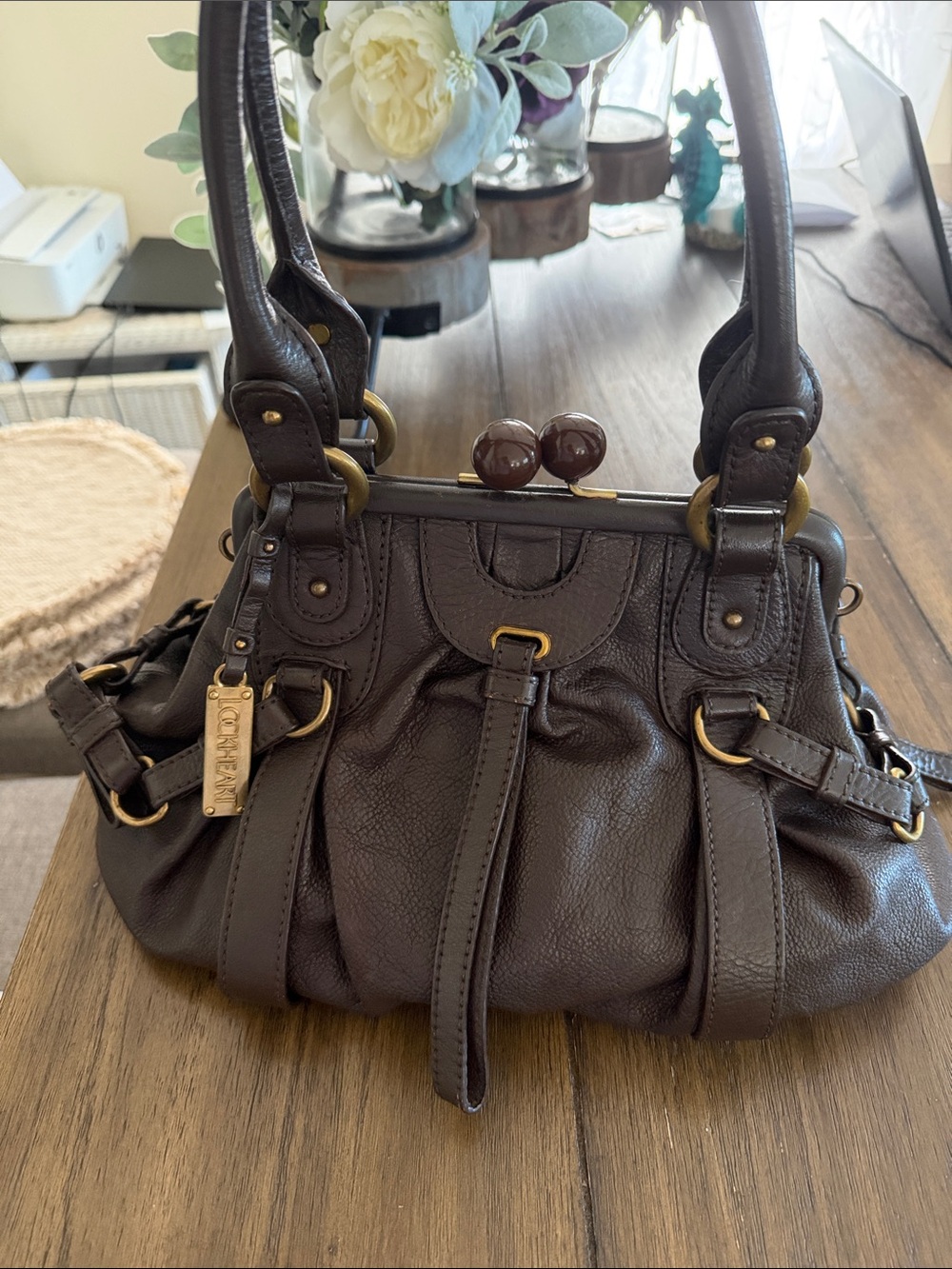 Lockheart Vintage Kisslock Leather Shoulder Bag with Gold Hardware